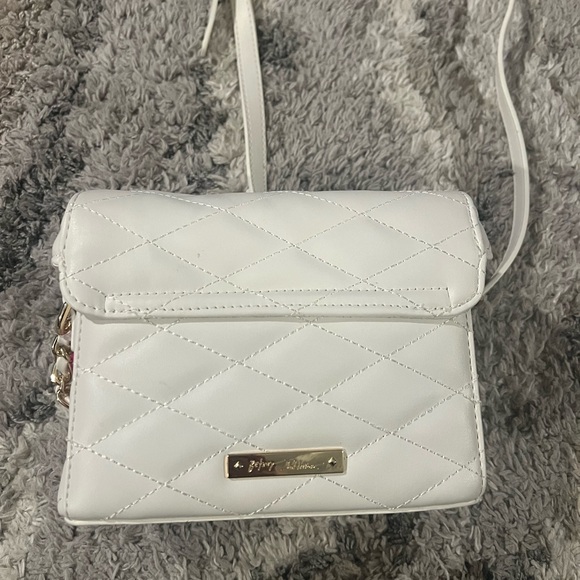 NWT Betsy Johnson Xoviola skull purse - Picture 2 of 4